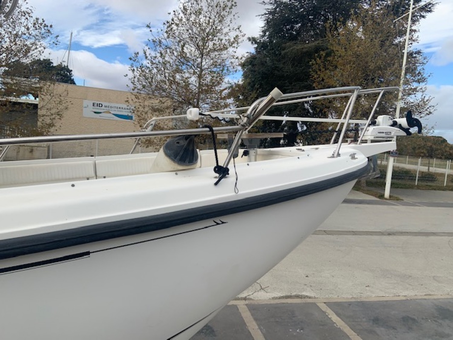 slider 1 Boston Whaler  26 Outrage